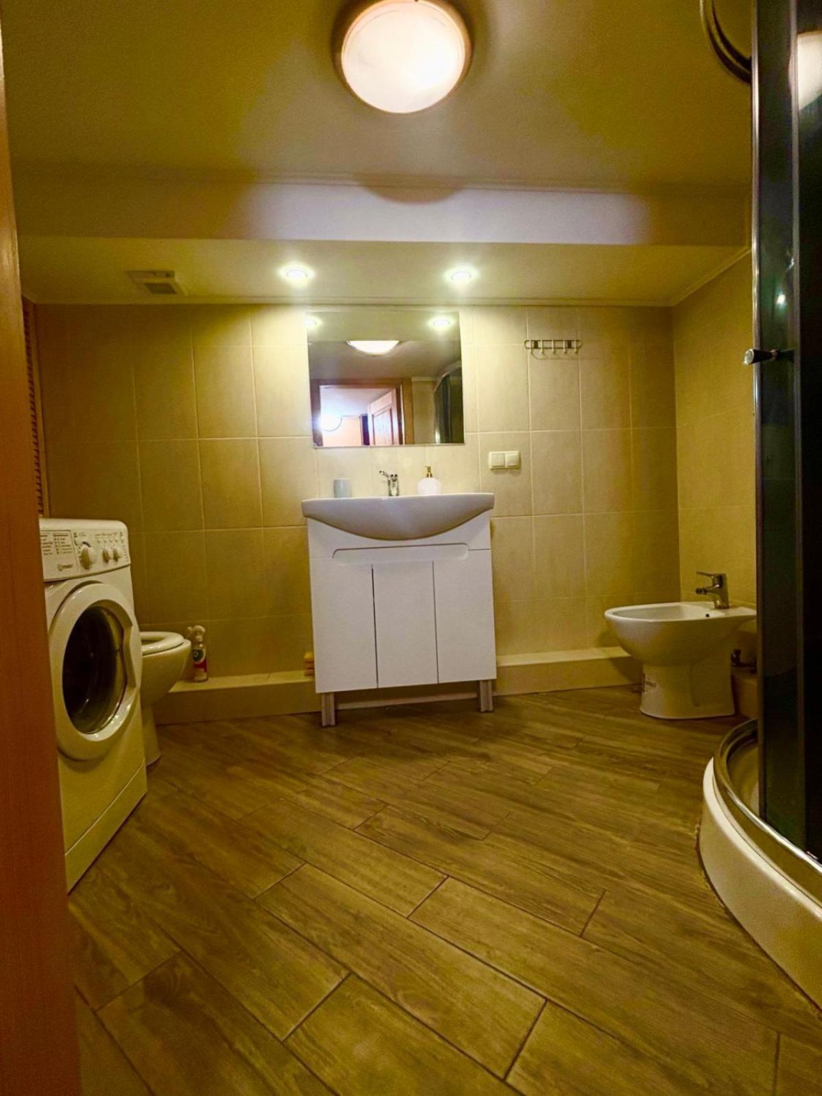 Kvartira Vozle Metro Darnitca Kiev Ngoại thất bức ảnh